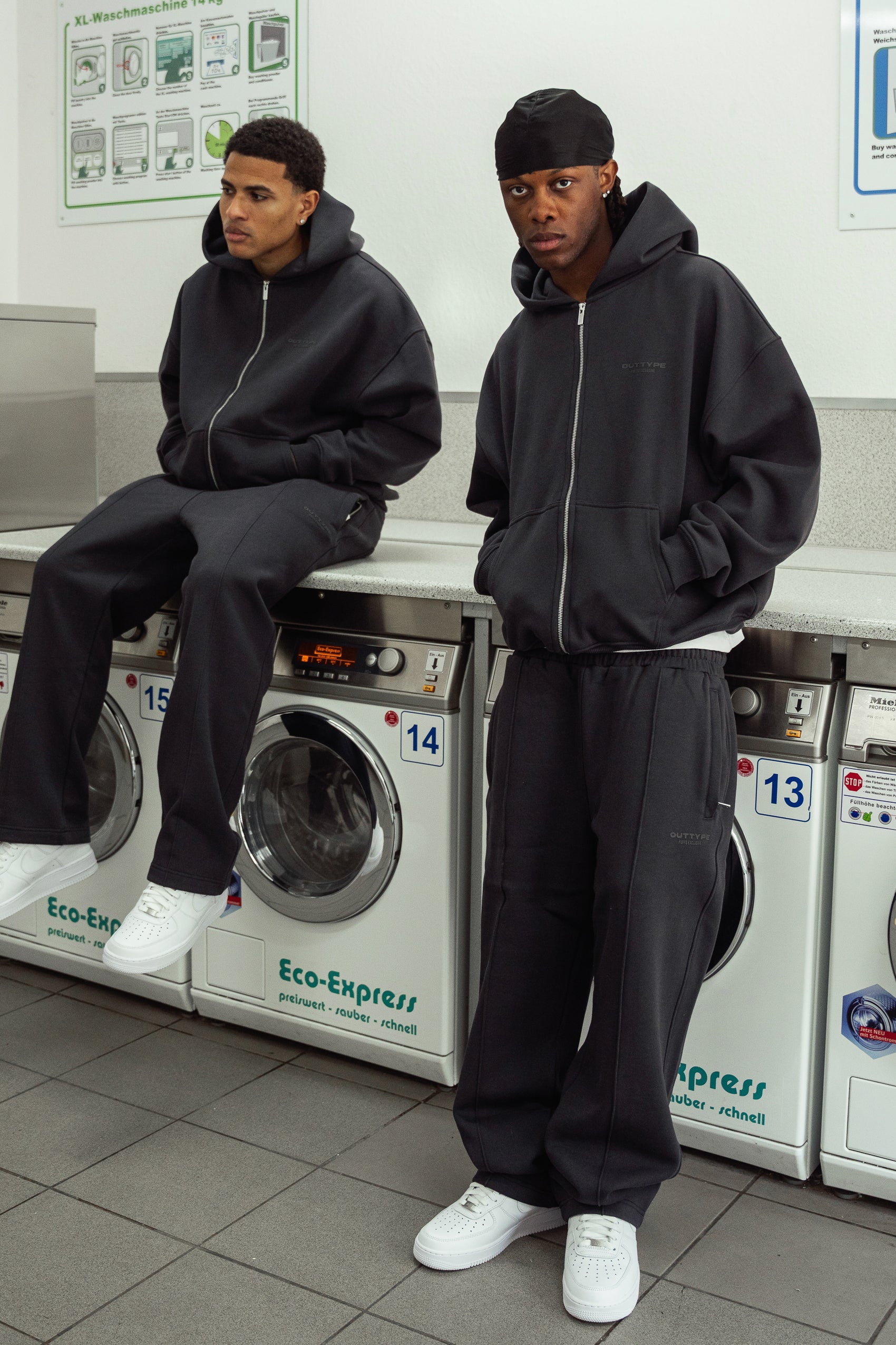 Basic Zipp Hoodie