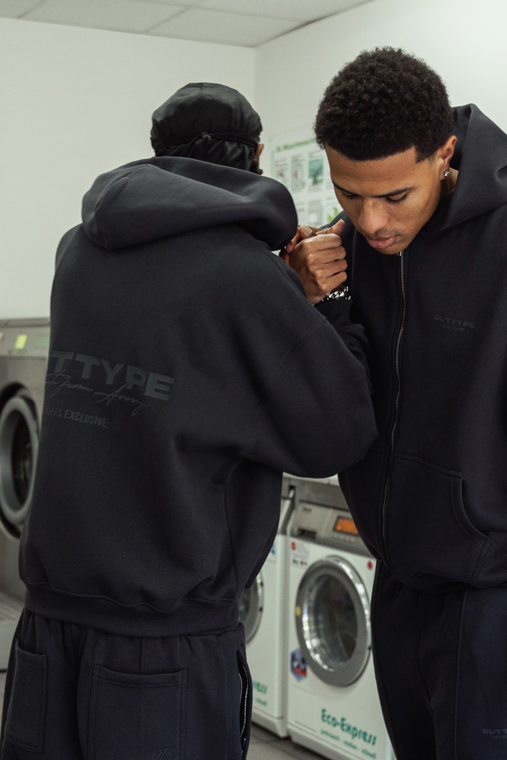 Basic Zipp Hoodie
