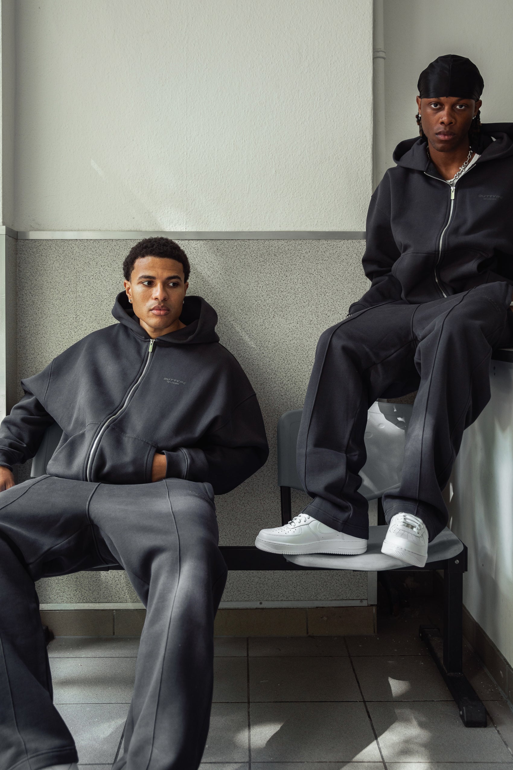 Basic Zipp Hoodie