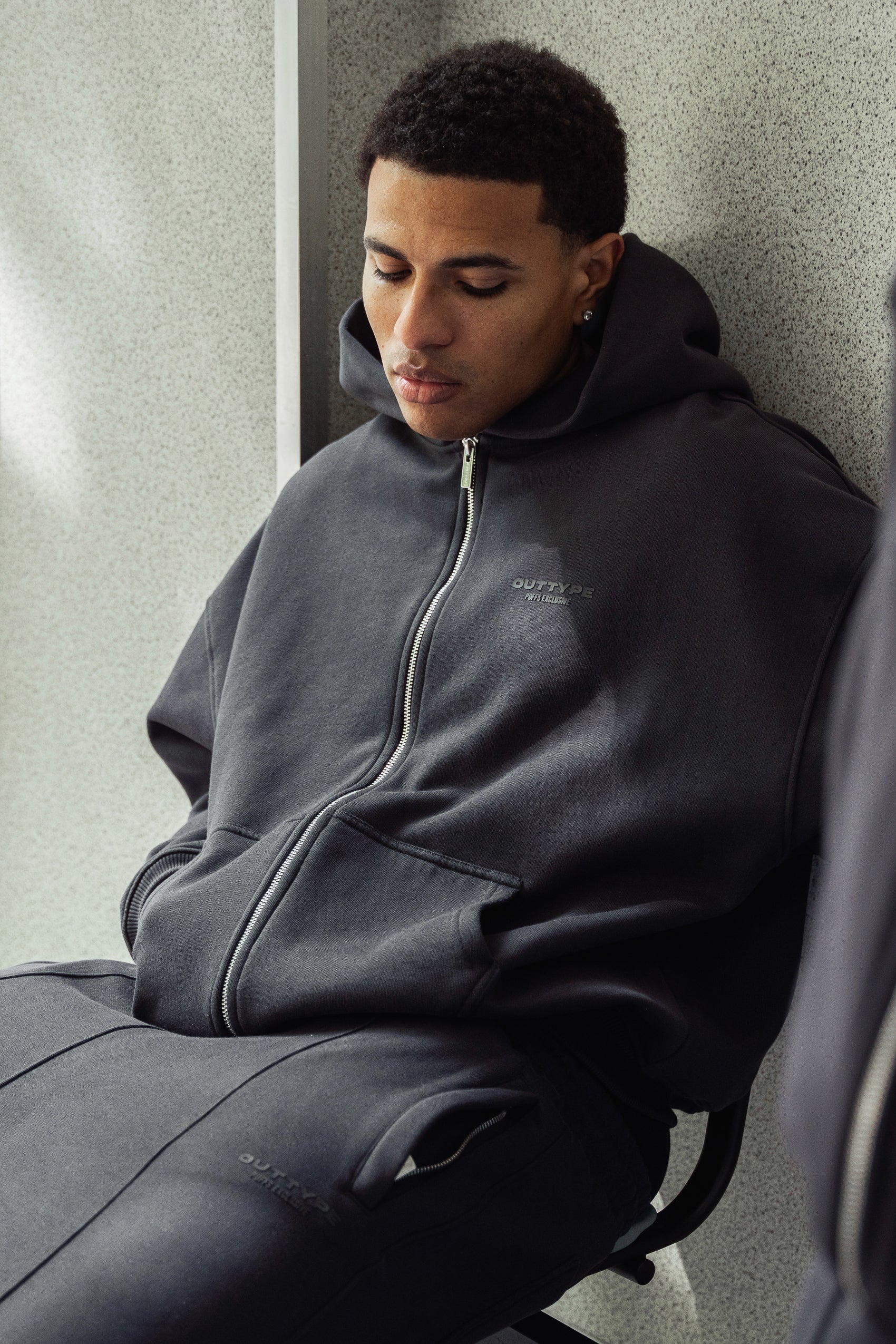 Basic Zipp Hoodie