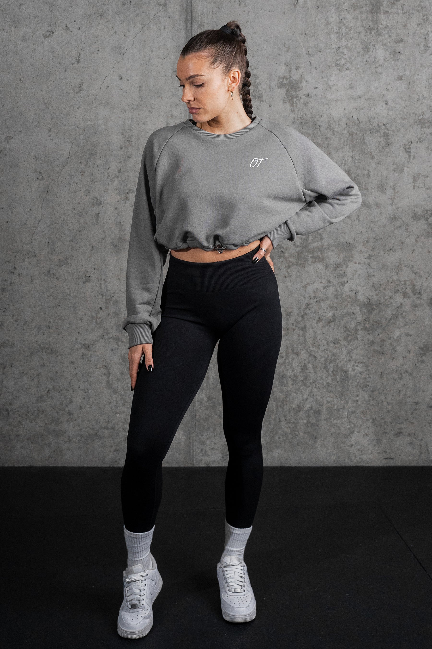WOMEN SPORTS CROP SWEATER
