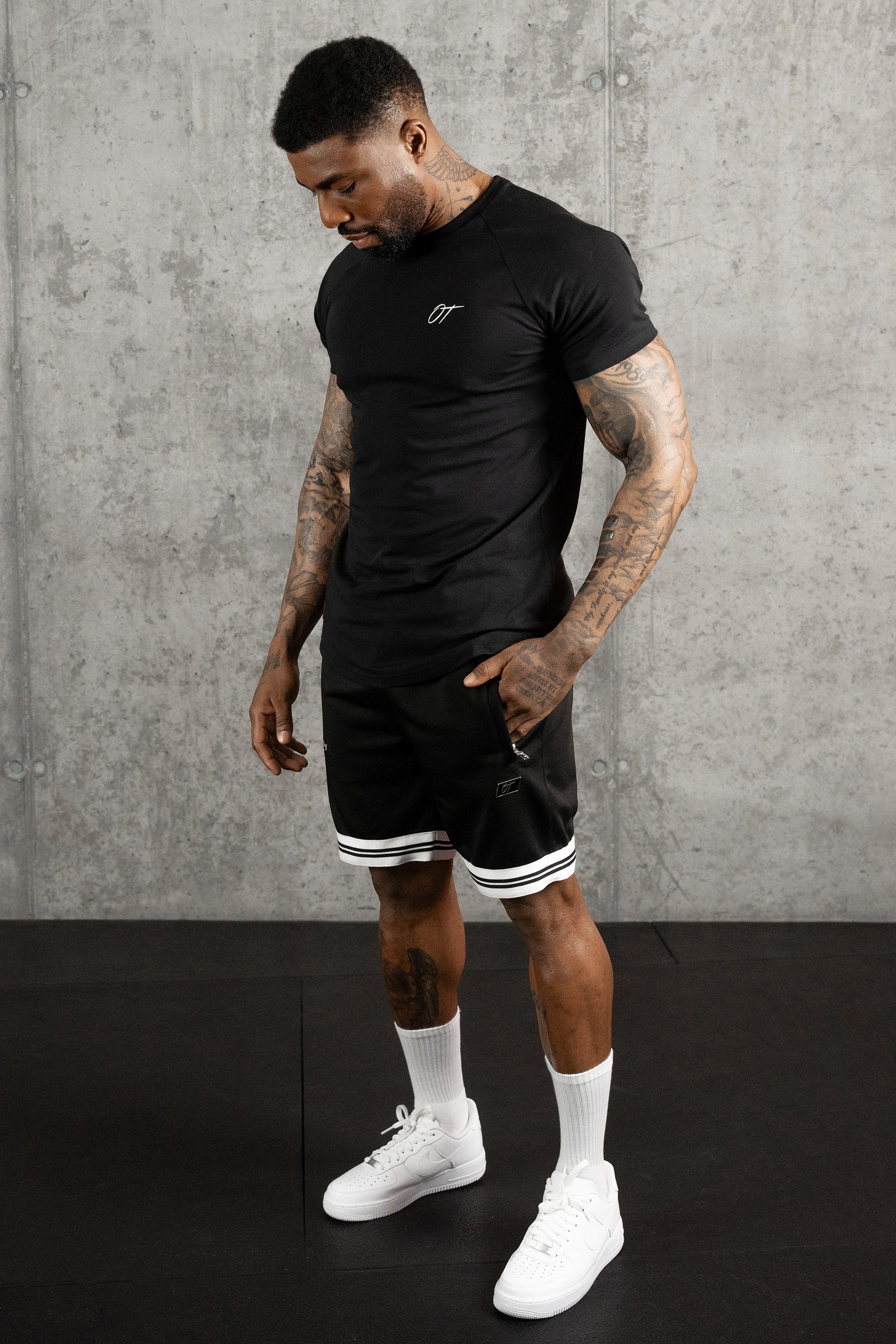 ESSENTIAL TEE