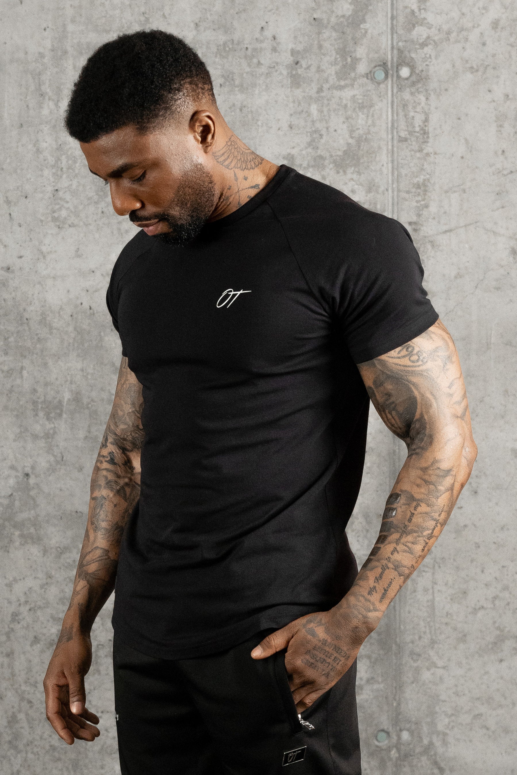 ESSENTIAL TEE