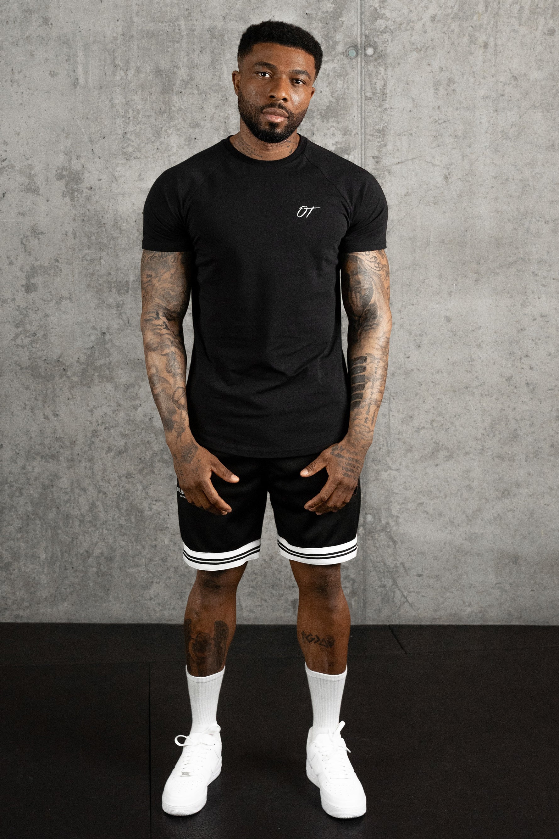 ESSENTIAL TEE