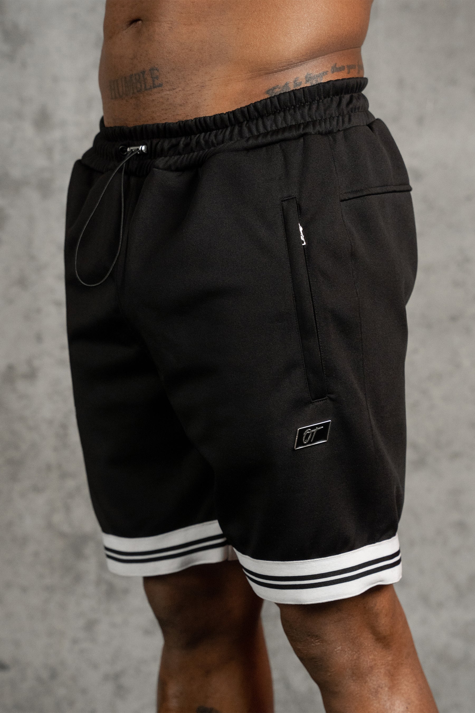 ESSENTIAL SHORTS