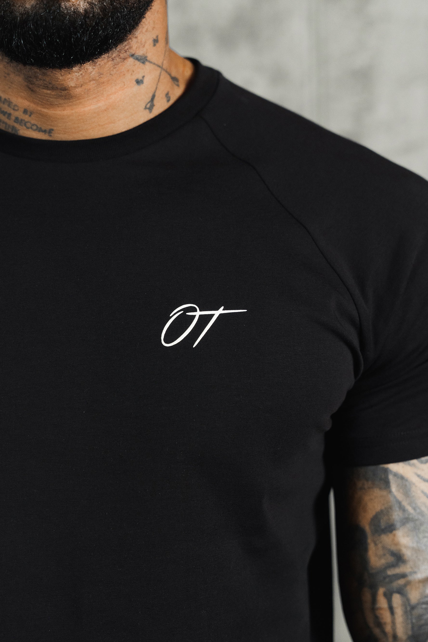 ESSENTIAL TEE