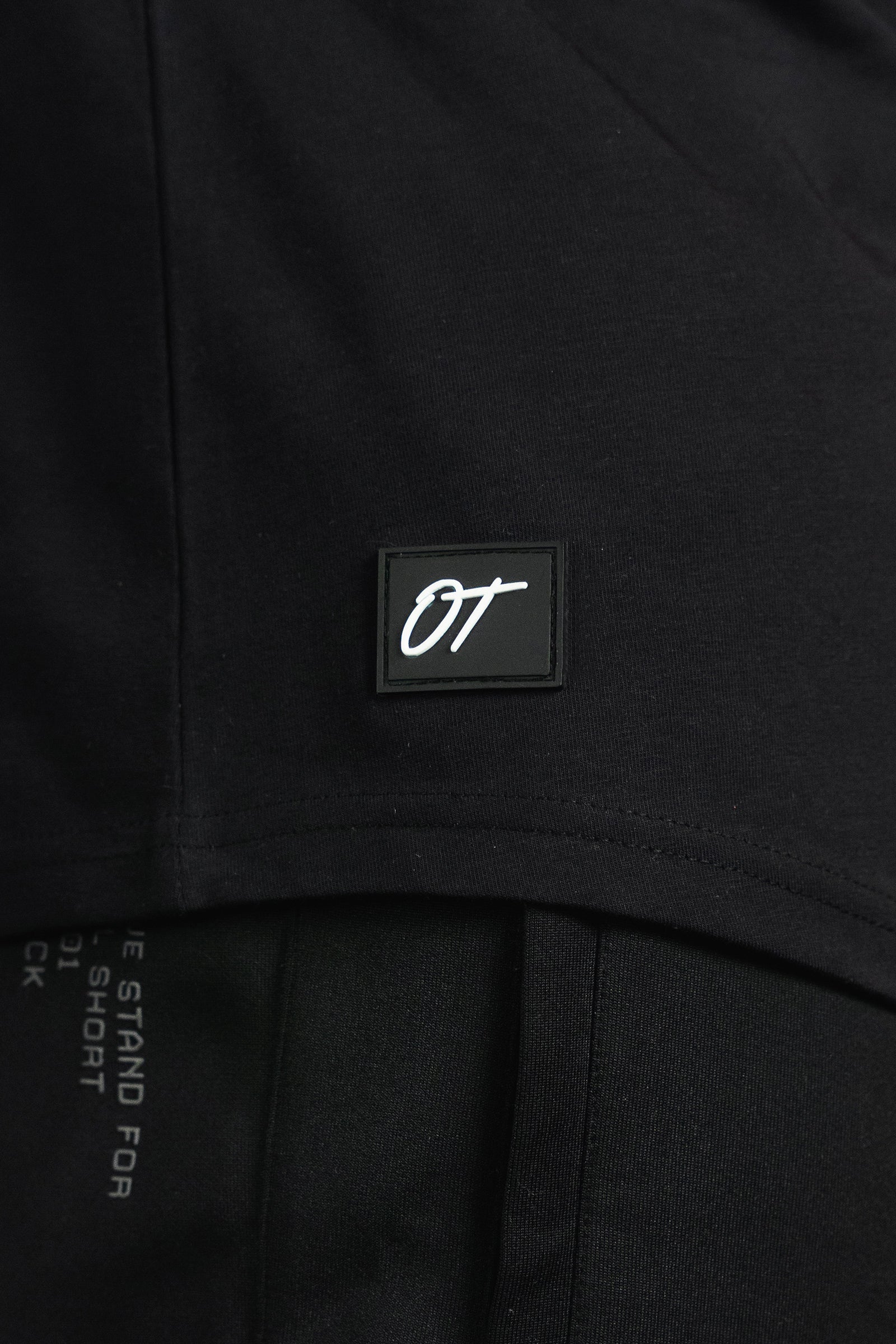 ESSENTIAL TEE