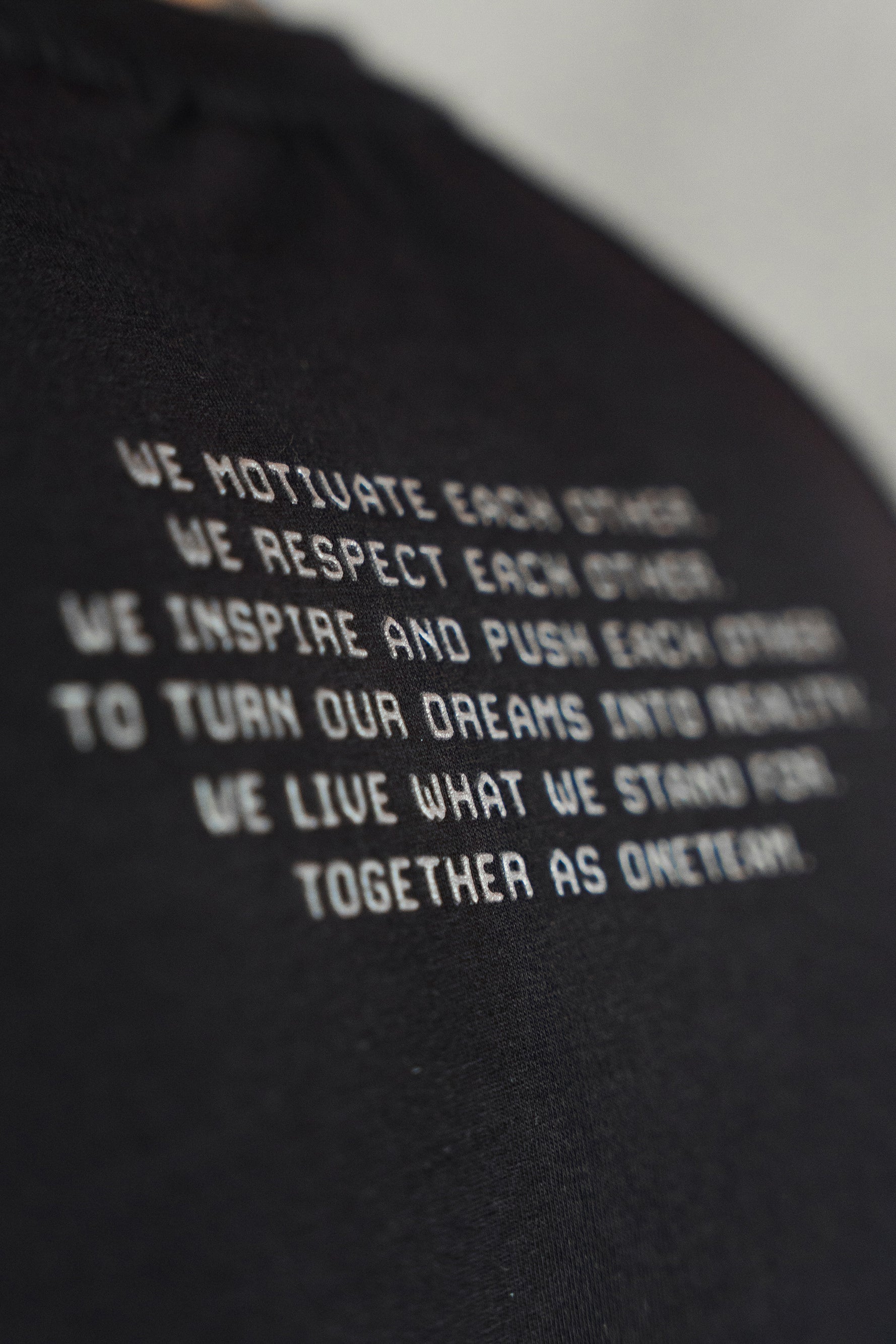 ESSENTIAL TEE