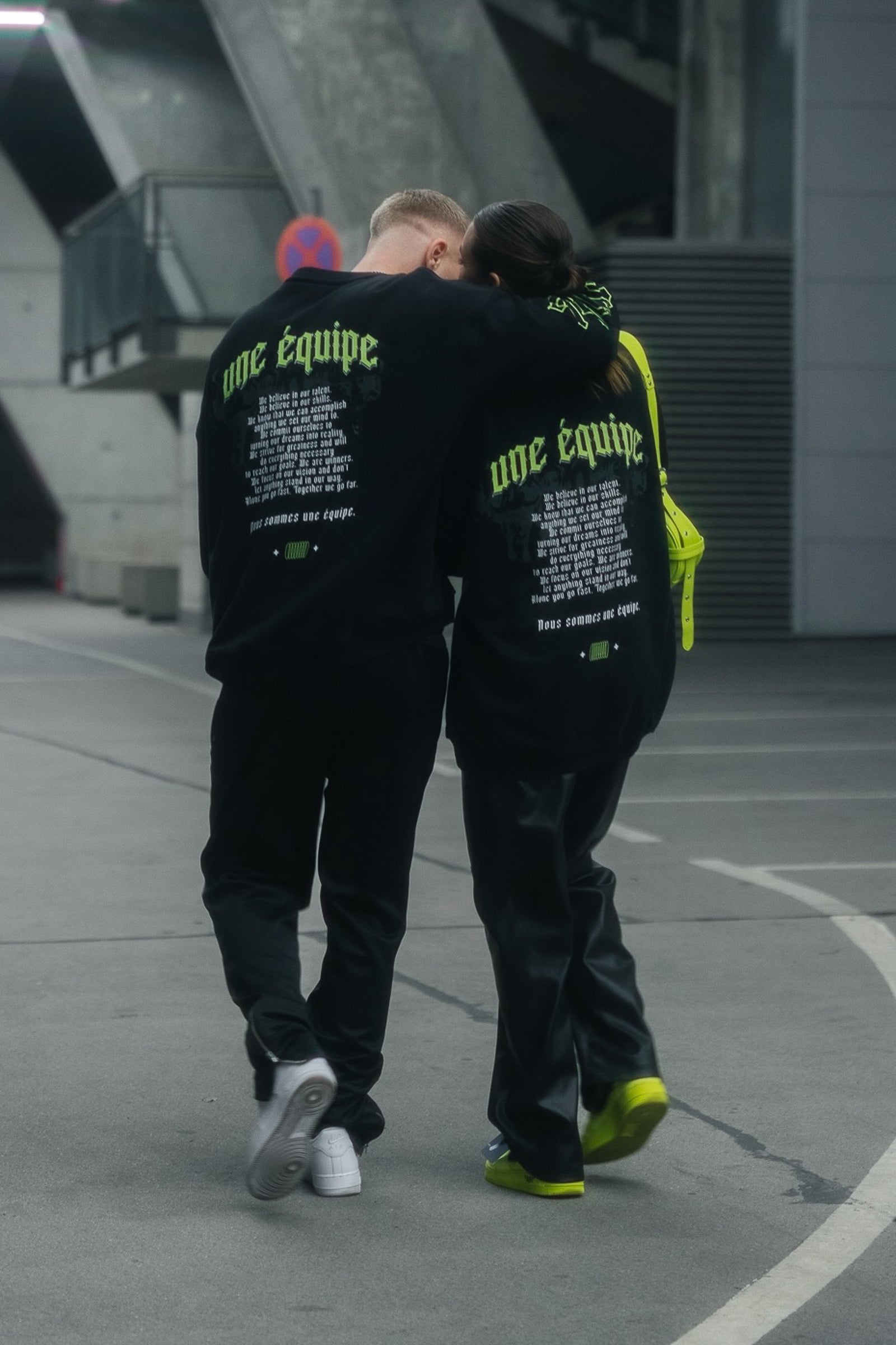 HEAVY UNE ÉQUIPE SWEATER