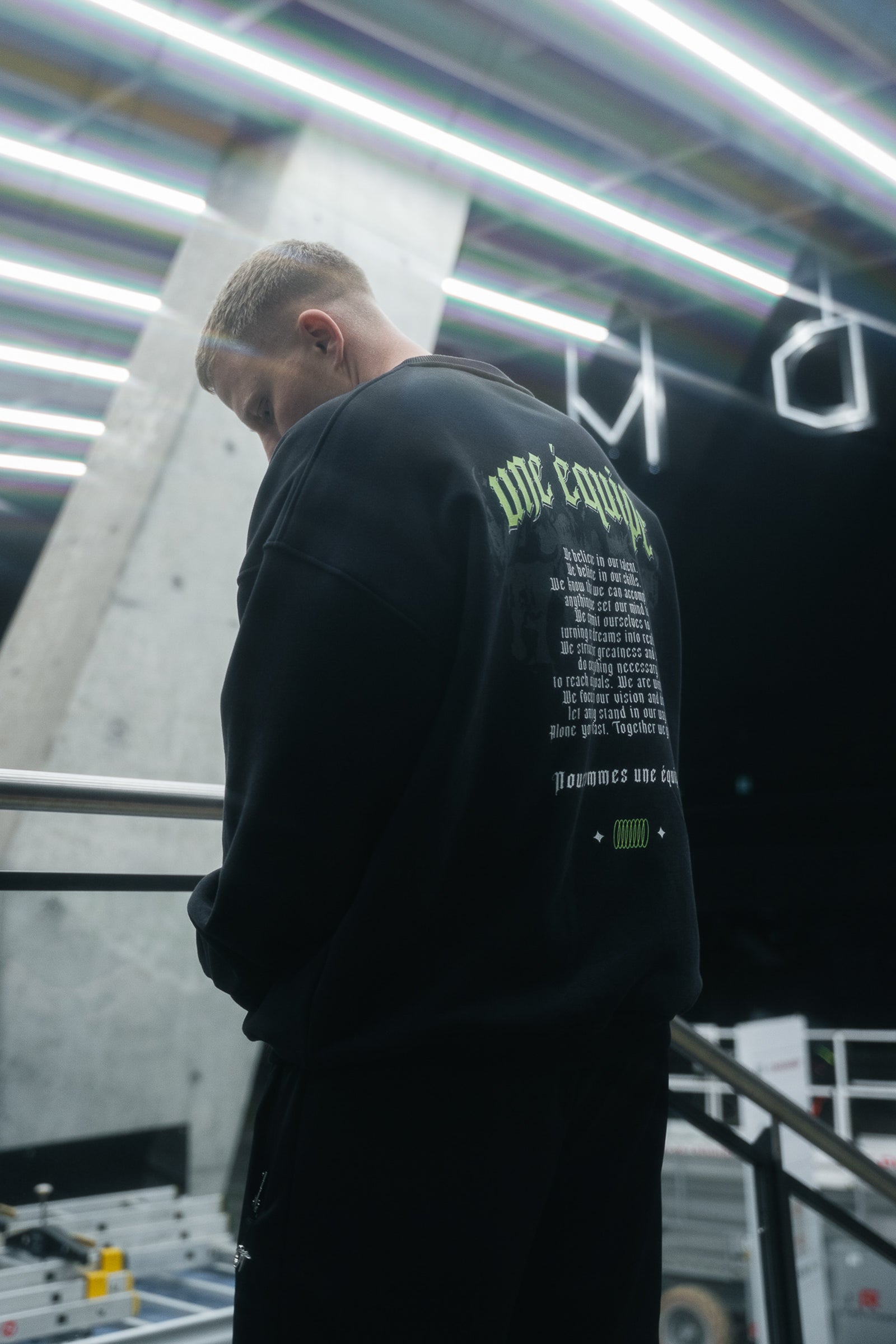 HEAVY UNE ÉQUIPE SWEATER
