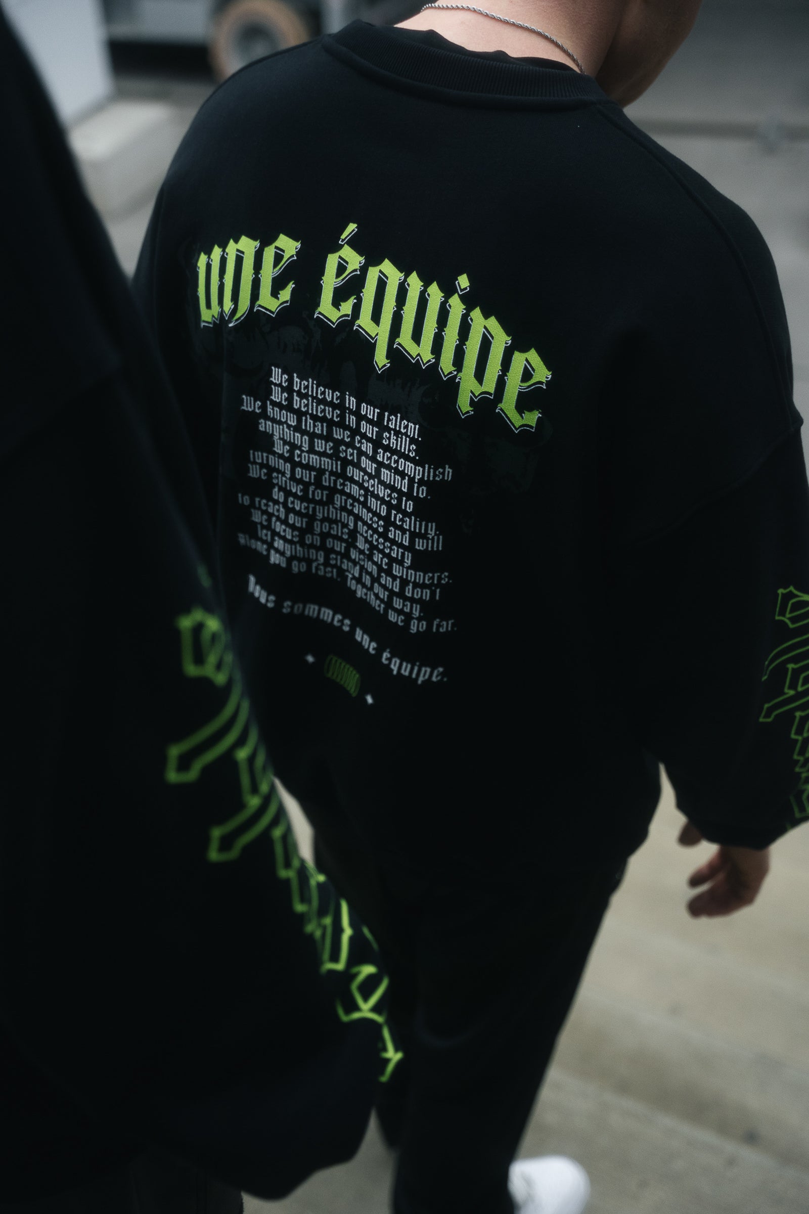 HEAVY UNE ÉQUIPE SWEATER