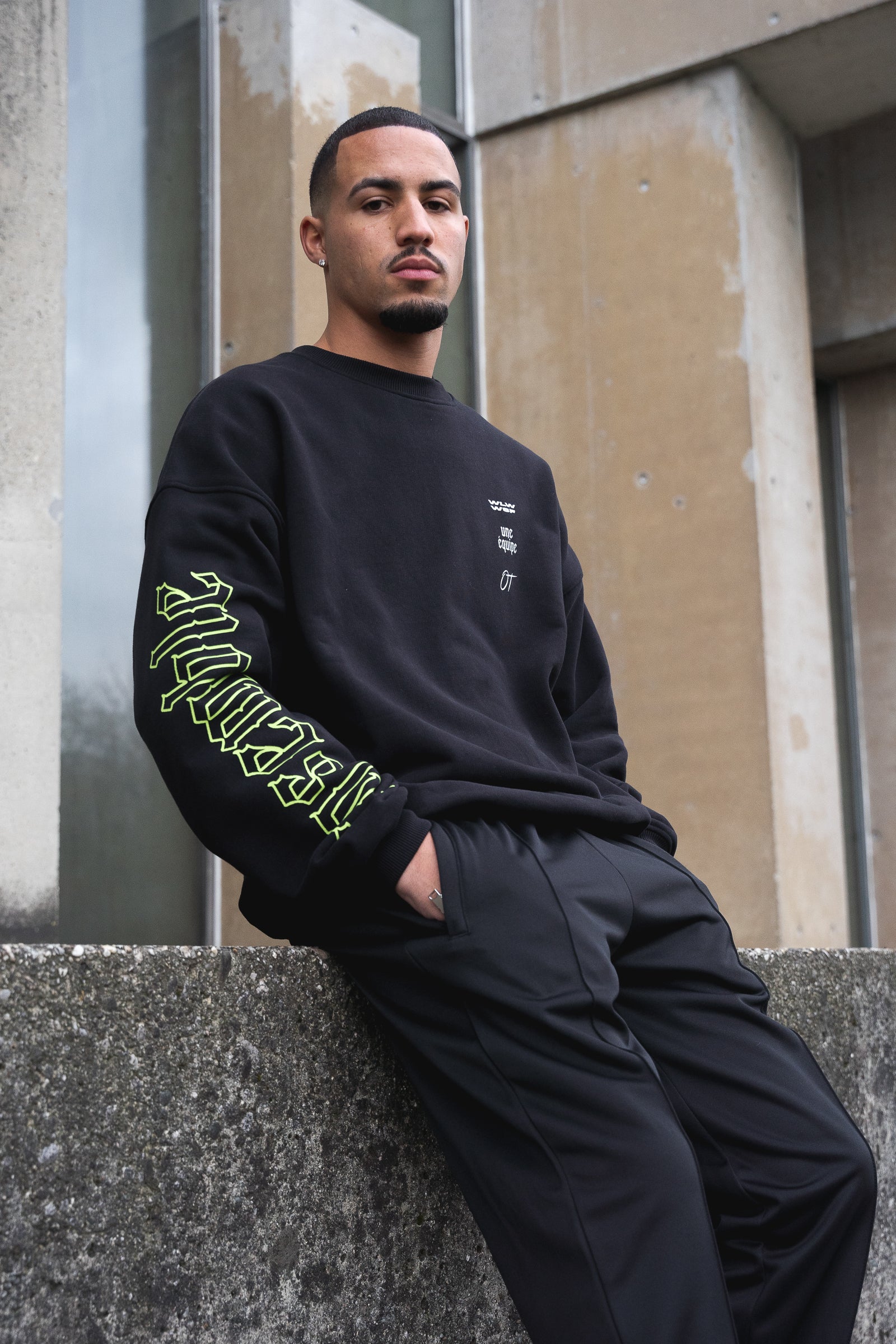 HEAVY UNE ÉQUIPE SWEATER