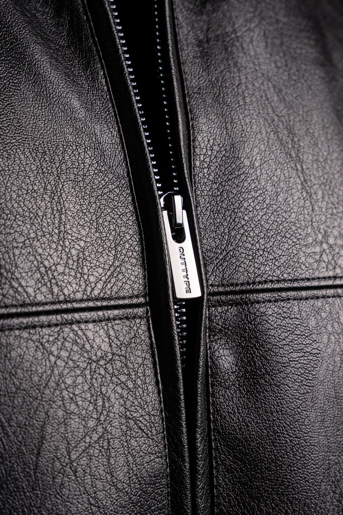 SIGNATURE LEATHER JACKET