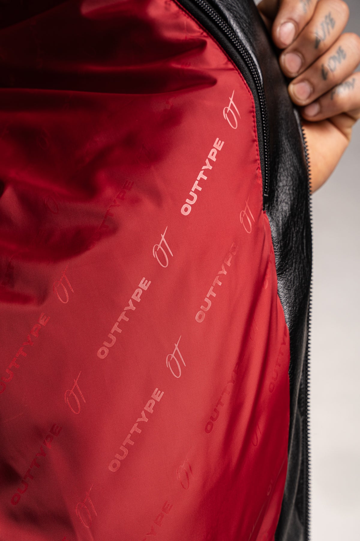 SIGNATURE LEATHER JACKET