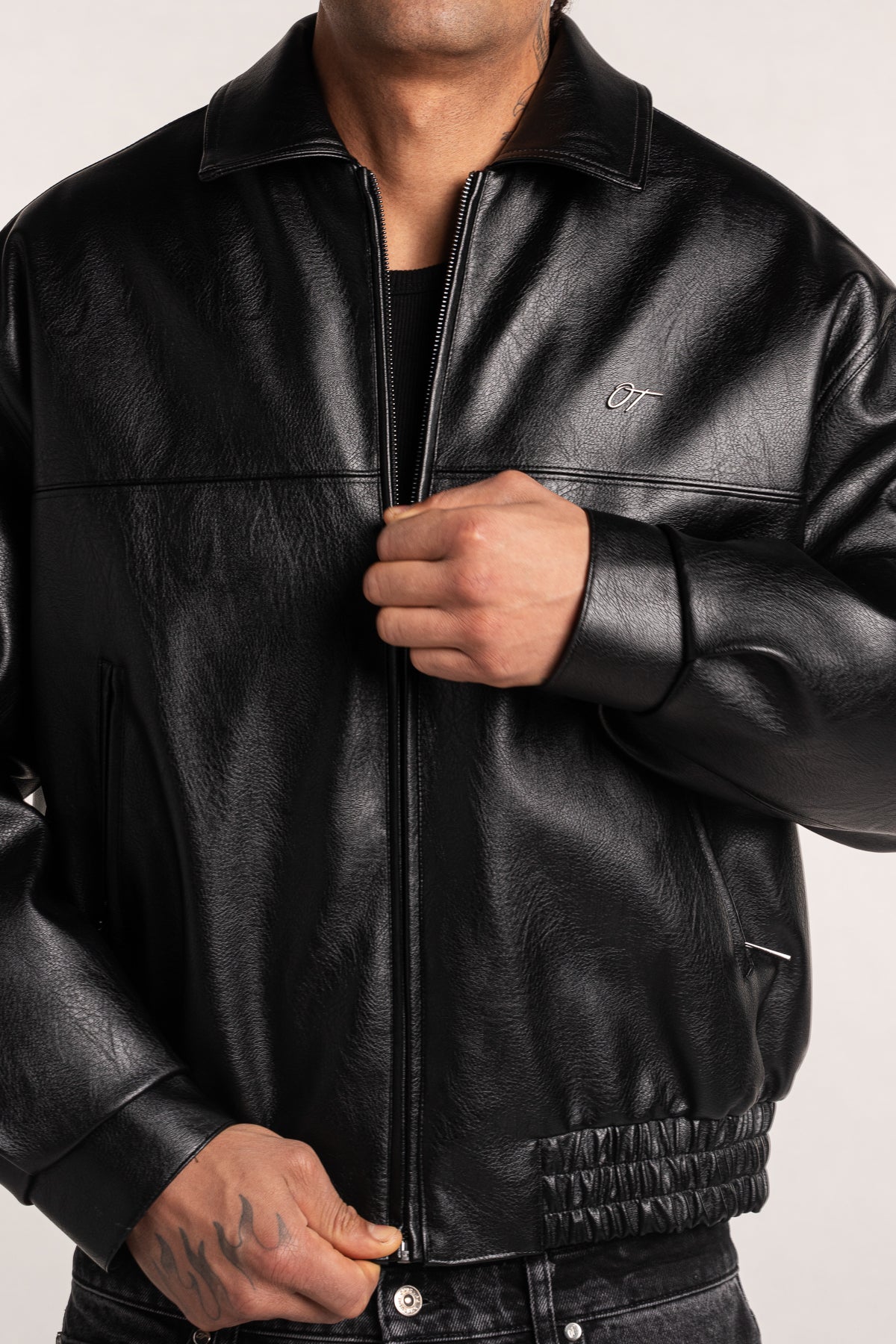 SIGNATURE LEATHER JACKET